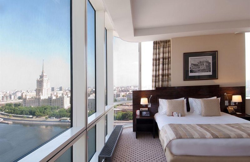 размещение в отеле Crowne Plaza